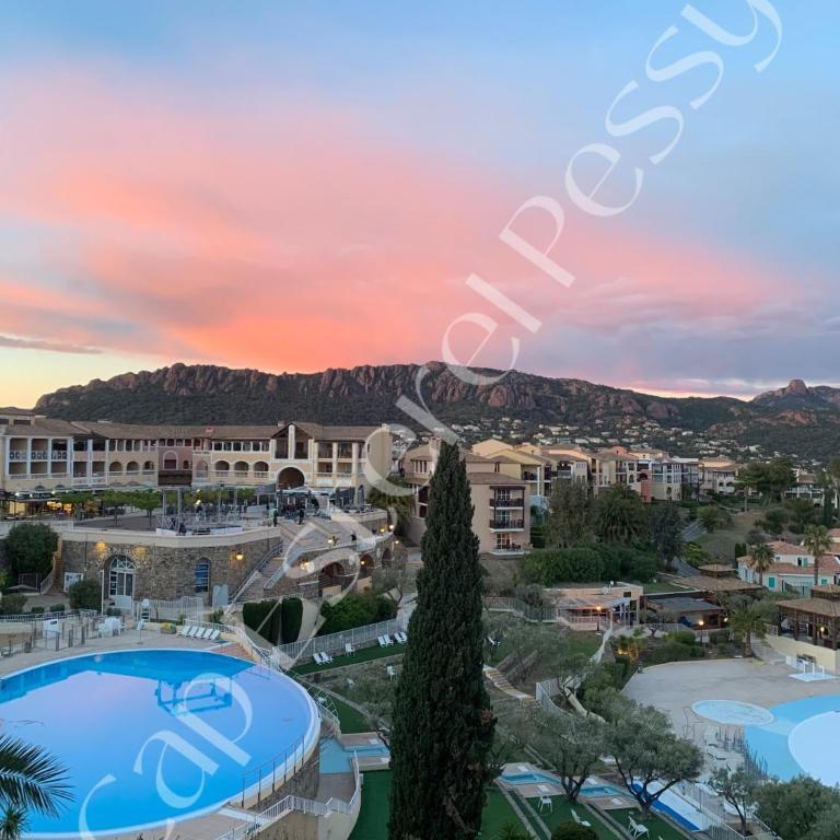 Vacances Cap Esterel PESSY appart 4 personnes avec une magnifique vue mer piscines et massif de l Esterel - Appartement 1 Chambre - 3