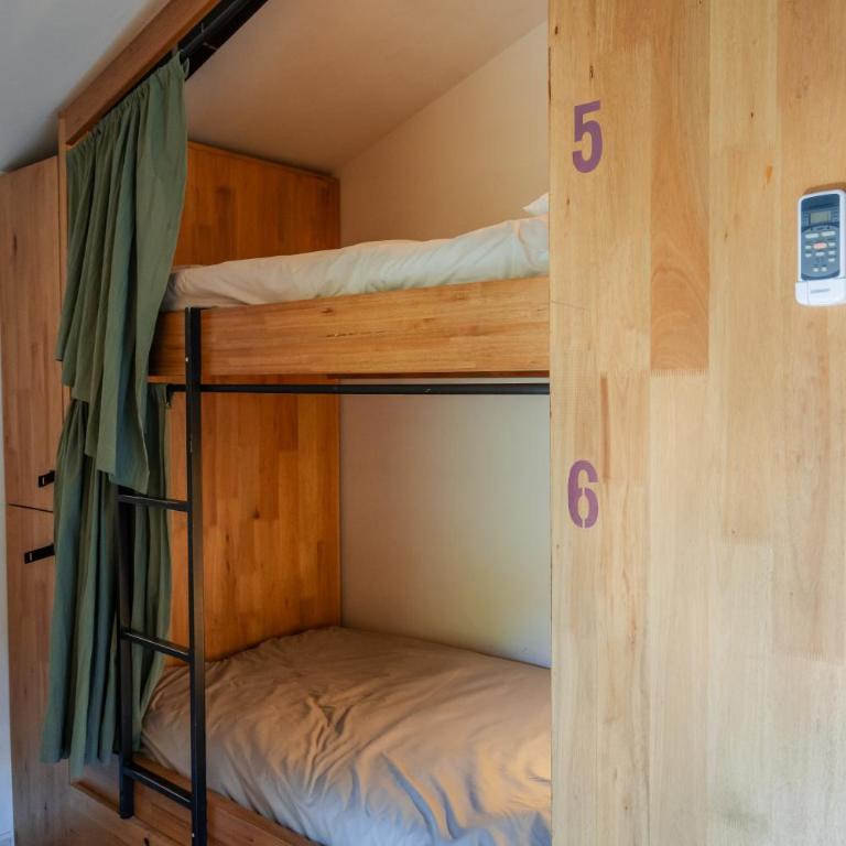 INDÓMITO HOSTEL - Cama en habitación compartida mixta de 6 camas - 4