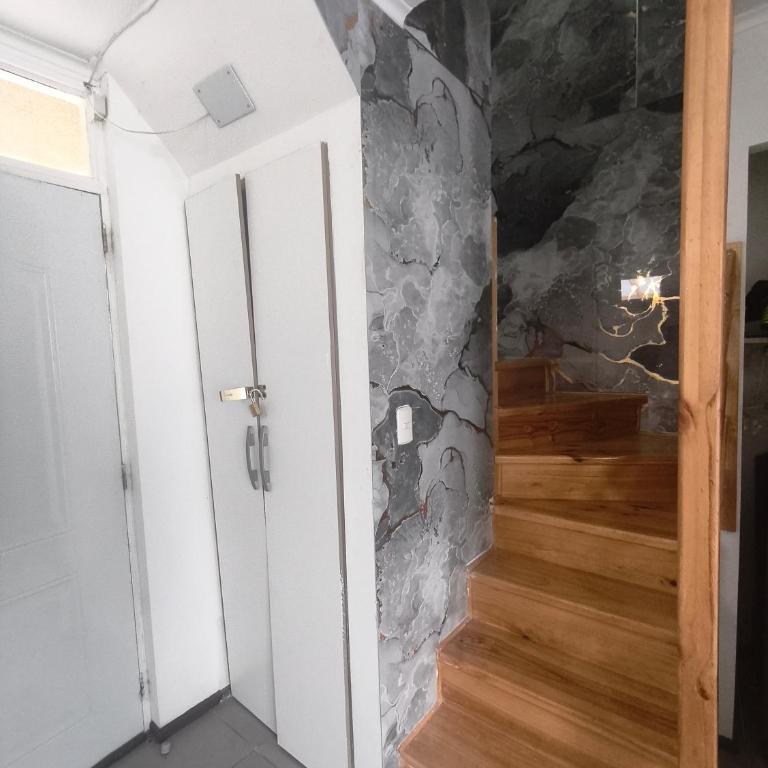 Casa con estacionamiento linares - Three-Bedroom House - 3