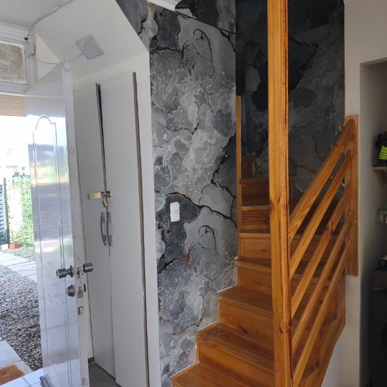 Casa con estacionamiento linares - Three-Bedroom House - 2