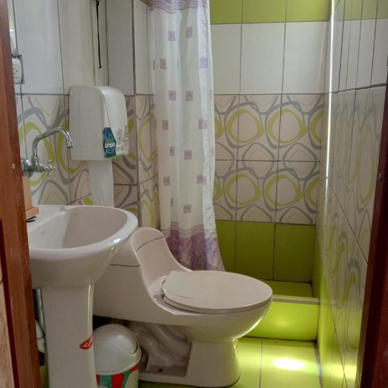 Private room for 4 people, Casa Oasis Galapagos - One-Bedroom Apartment - 10