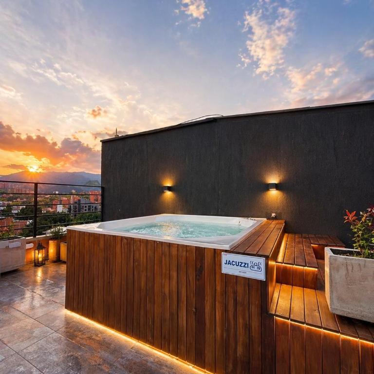 Alojamiento en Medellín, con Jaccuzzi en la terraza LOF By Roots Rentals - Apartamento de 1 dormitorio - 52