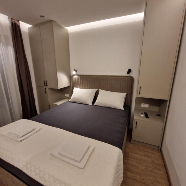 Guest House Damjana - Deluks Dvokrevetna Soba sa Bračnim Krevetom i Balkonom - 8