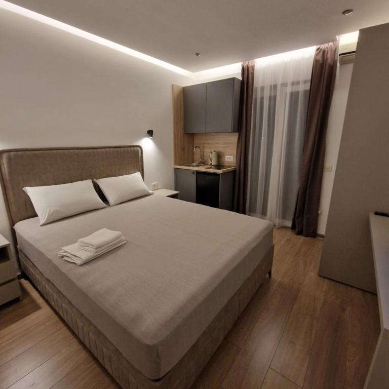 Guest House Damjana - Deluks Dvokrevetna Soba sa Bračnim Krevetom i Balkonom - 7