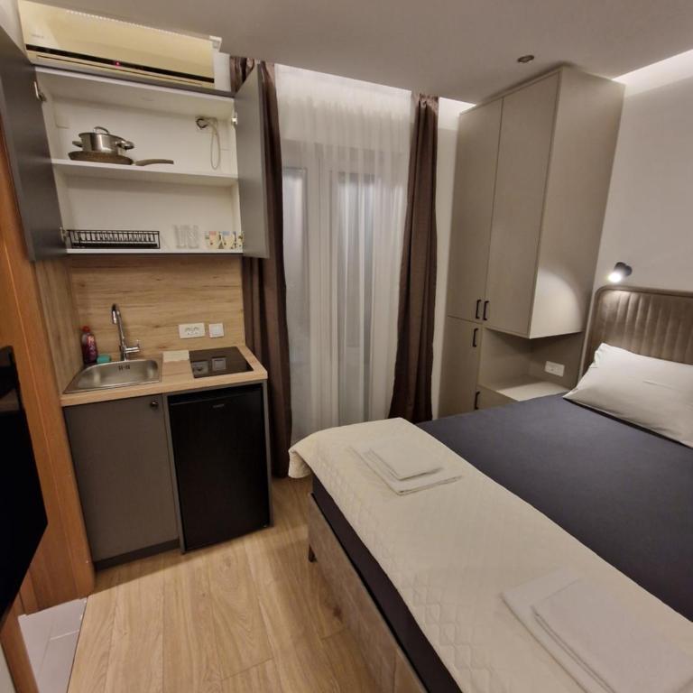 Guest House Damjana - Deluks Dvokrevetna Soba sa Bračnim Krevetom i Balkonom - 6