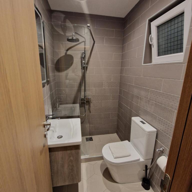 Guest House Damjana - Deluks Dvokrevetna Soba sa Bračnim Krevetom i Balkonom - 5