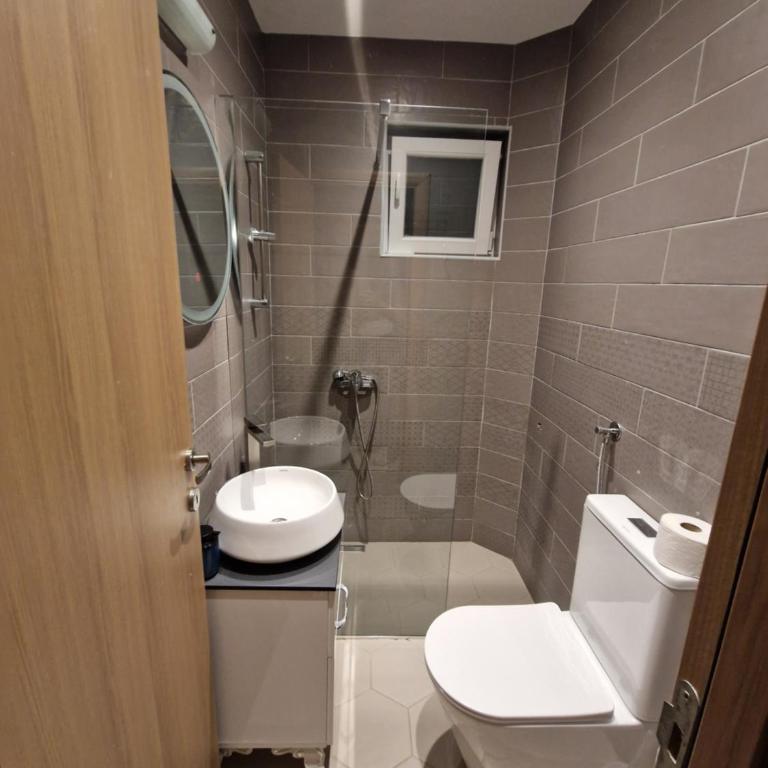 Guest House Damjana - Deluks Dvokrevetna Soba sa Bračnim Krevetom i Balkonom - 3