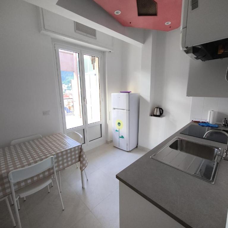 ATTICO SUL MARE con balcone sulla spiaggia e terrazza solarium di 25 mq - Appartamento Attico - 10