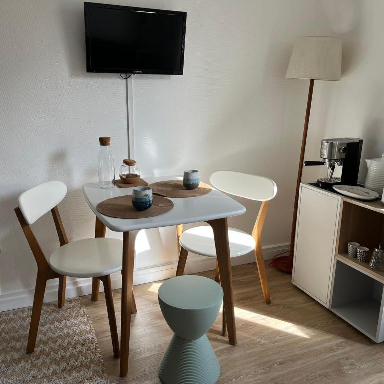 Location studio équipé à 200m de la plage. - Appartement 1 Chambre - 9