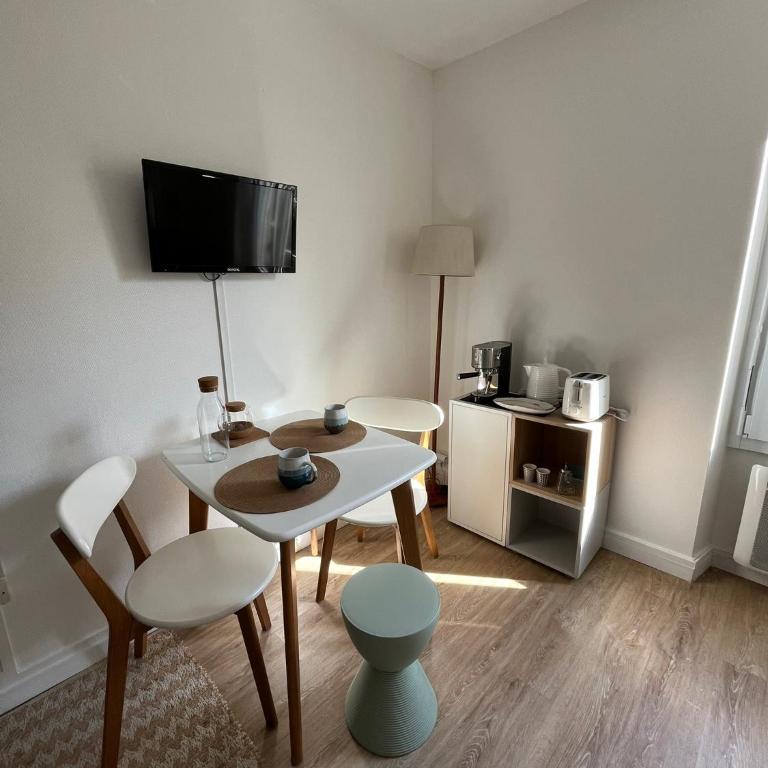 Location studio équipé à 200m de la plage. - Appartement 1 Chambre - 8