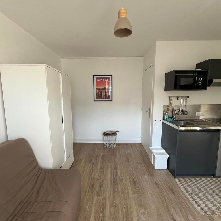 Location studio équipé à 200m de la plage. - Appartement 1 Chambre - 15