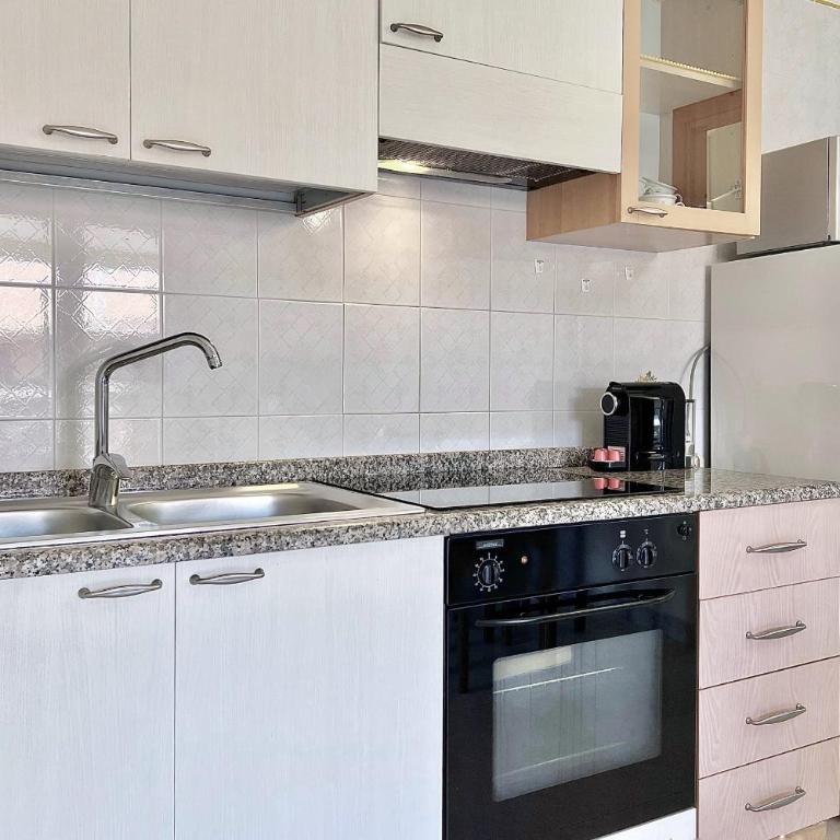 Near the Center - A combination of relaxation and unique views - Appartamento con 2 Camere da Letto e Vista Città - 21