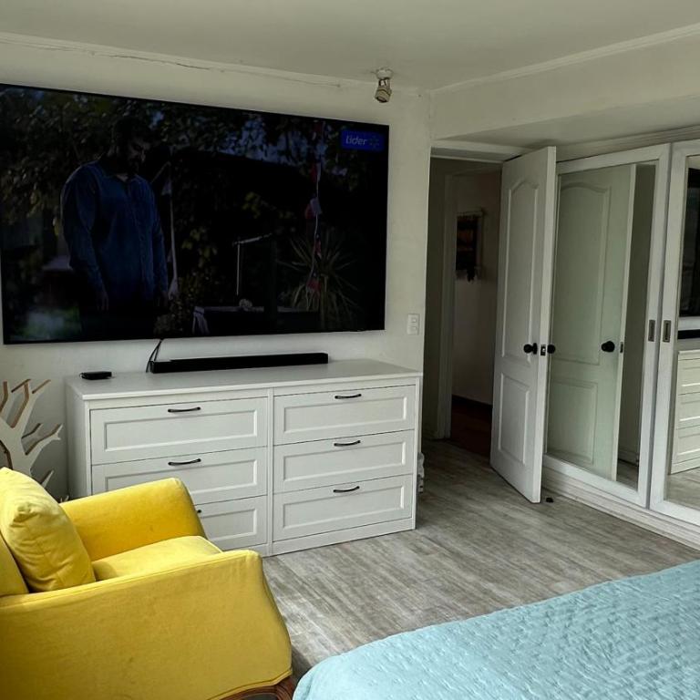 Excellent location and views Spacious 1 bedroom apartment with a sofa bed just steps from Costanera Center it features air conditioning and Wi-Fi and is situated between the El Golf and Tobalaba metro stations Free parking included - One-Bedroom Apartment - 3