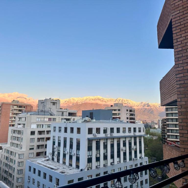Excellent location and views Spacious 1 bedroom apartment with a sofa bed just steps from Costanera Center it features air conditioning and Wi-Fi and is situated between the El Golf and Tobalaba metro stations Free parking included - One-Bedroom Apartment - 5