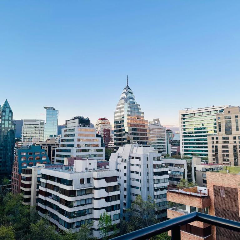 Excellent location and views Spacious 1 bedroom apartment with a sofa bed just steps from Costanera Center it features air conditioning and Wi-Fi and is situated between the El Golf and Tobalaba metro stations Free parking included - One-Bedroom Apartment - 6