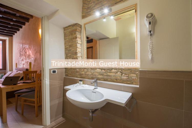 TrinitaDeiMonti Guest House - Camera Tripla Standard - 12