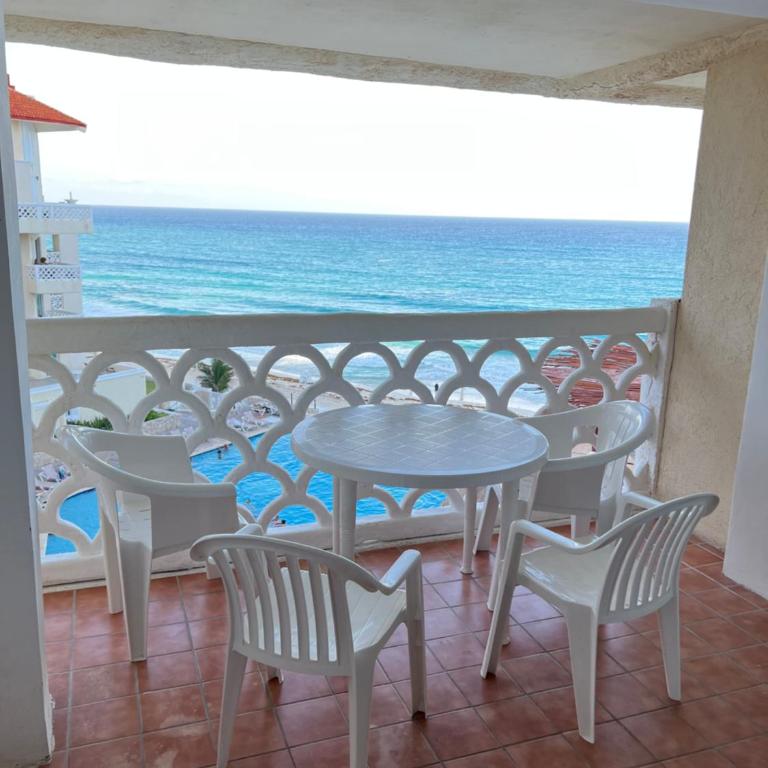 Oceanfront Apartments Cancun - Studio Apartment with Balcony - 20