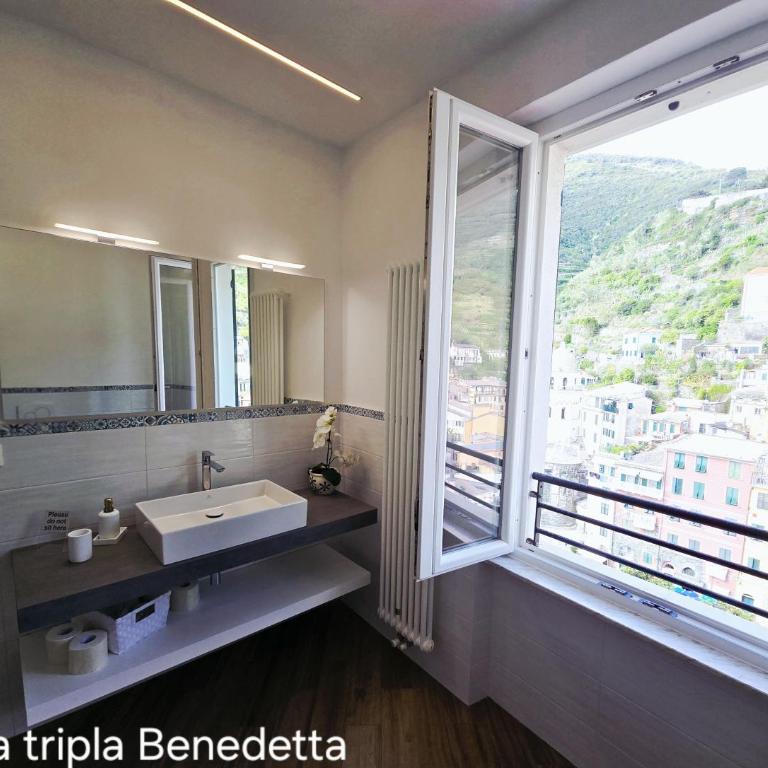 Affittacamere Benedetta e Isabelle - Camera Tripla Deluxe con Vista Mare - 5