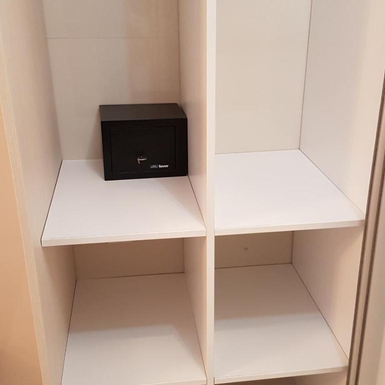 ĆIRO HOTEL -free parking - Trokrevetna soba sa Bračnim Krevetom (King-size) - 12