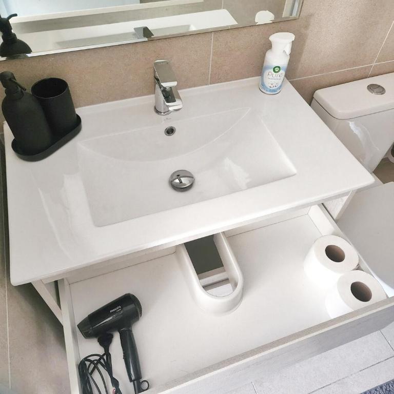 Moderno y acogedor con parking y a pasos del metro - One-Bedroom Apartment - 19