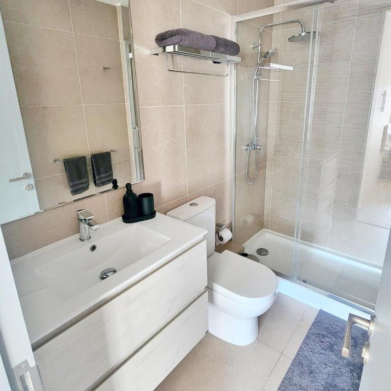 Moderno y acogedor con parking y a pasos del metro - One-Bedroom Apartment - 20
