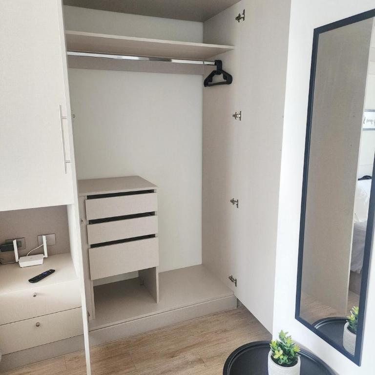 Moderno y acogedor con parking y a pasos del metro - One-Bedroom Apartment - 23