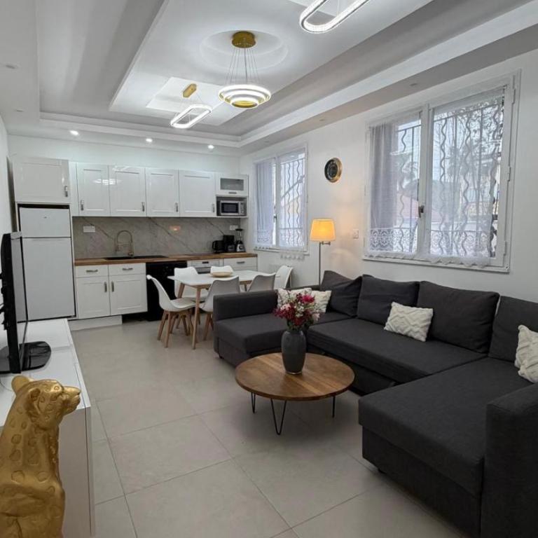 Grand F4 RDC 9 Pers Tram à 2 min Terrasse Parking privé Gratuit - Three-Bedroom House - 14