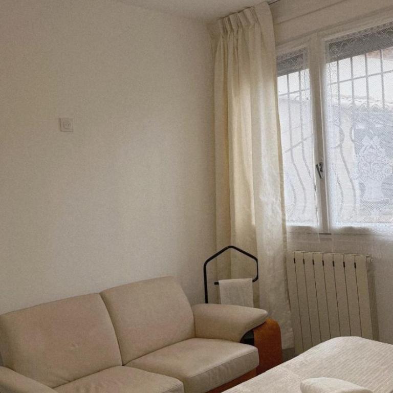 Grand F4 RDC 9 Pers Tram à 2 min Terrasse Parking privé Gratuit - Three-Bedroom House - 18