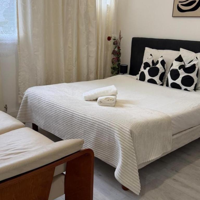 Grand F4 RDC 9 Pers Tram à 2 min Terrasse Parking privé Gratuit - Three-Bedroom House - 24