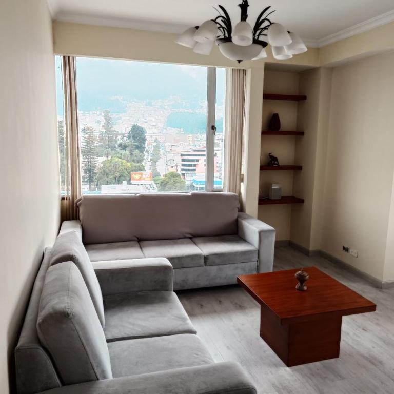 DEPARTAMENTO Norte Quito - Three-Bedroom Apartment - 6