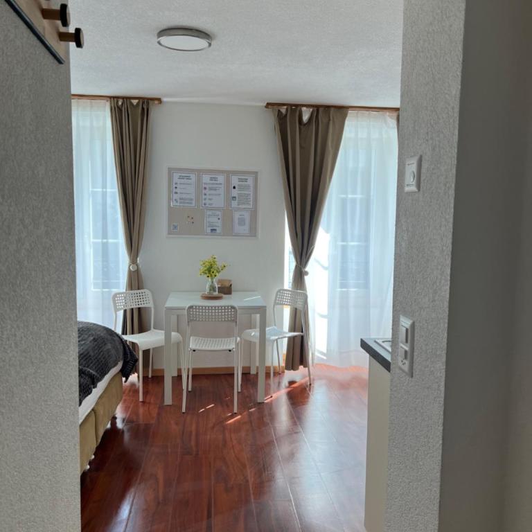 Nimbuzzz Apartments - Studio - 7