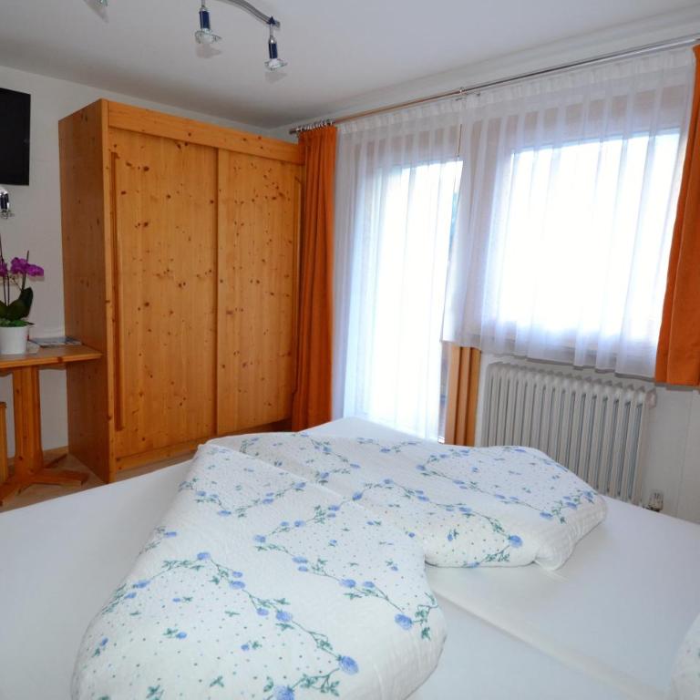 Pension Christine - Doppelzimmer mit Bergblick - 3