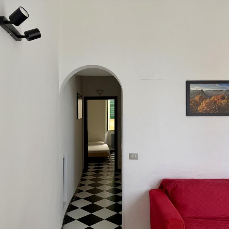 HOST4U - Casa Teresa Apartment front Beaches in Imperia City Centre - Appartamento con 2 Camere da Letto e Vista Mare - 3