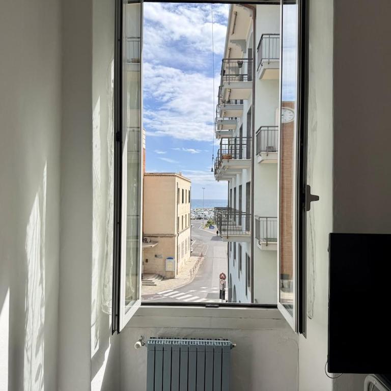 HOST4U - Casa Teresa Apartment front Beaches in Imperia City Centre - Appartamento con 2 Camere da Letto e Vista Mare - 17