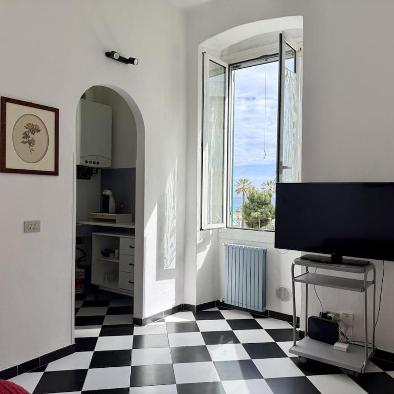 HOST4U - Casa Teresa Apartment front Beaches in Imperia City Centre - Appartamento con 2 Camere da Letto e Vista Mare - 4