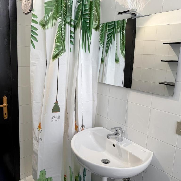 HOST4U - Casa Teresa Apartment front Beaches in Imperia City Centre - Appartamento con 2 Camere da Letto e Vista Mare - 13