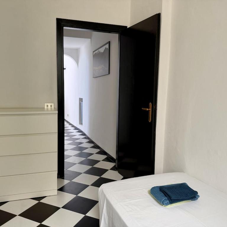 HOST4U - Casa Teresa Apartment front Beaches in Imperia City Centre - Appartamento con 2 Camere da Letto e Vista Mare - 11