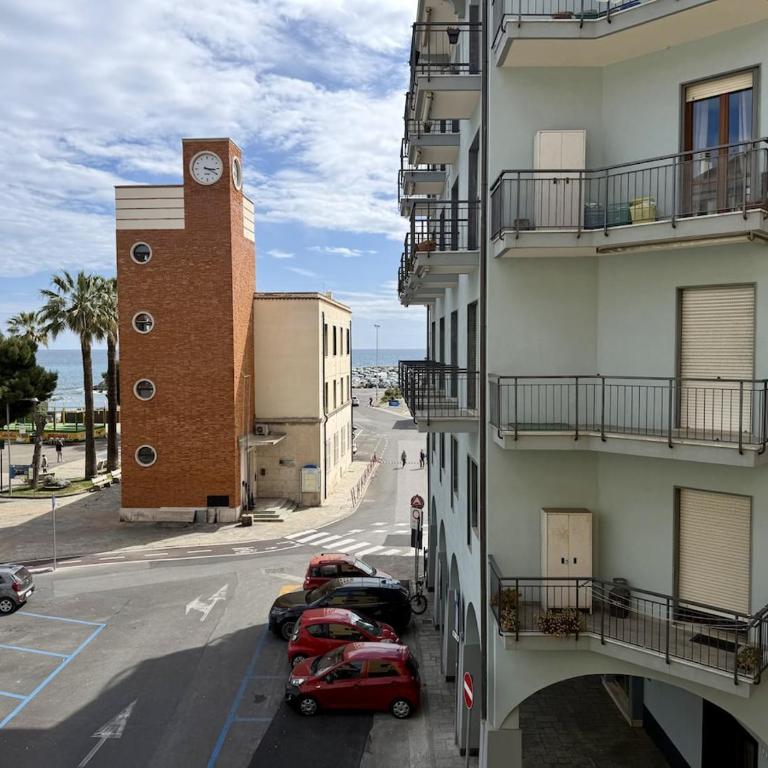 HOST4U - Casa Teresa Apartment front Beaches in Imperia City Centre - Appartamento con 2 Camere da Letto e Vista Mare - 19