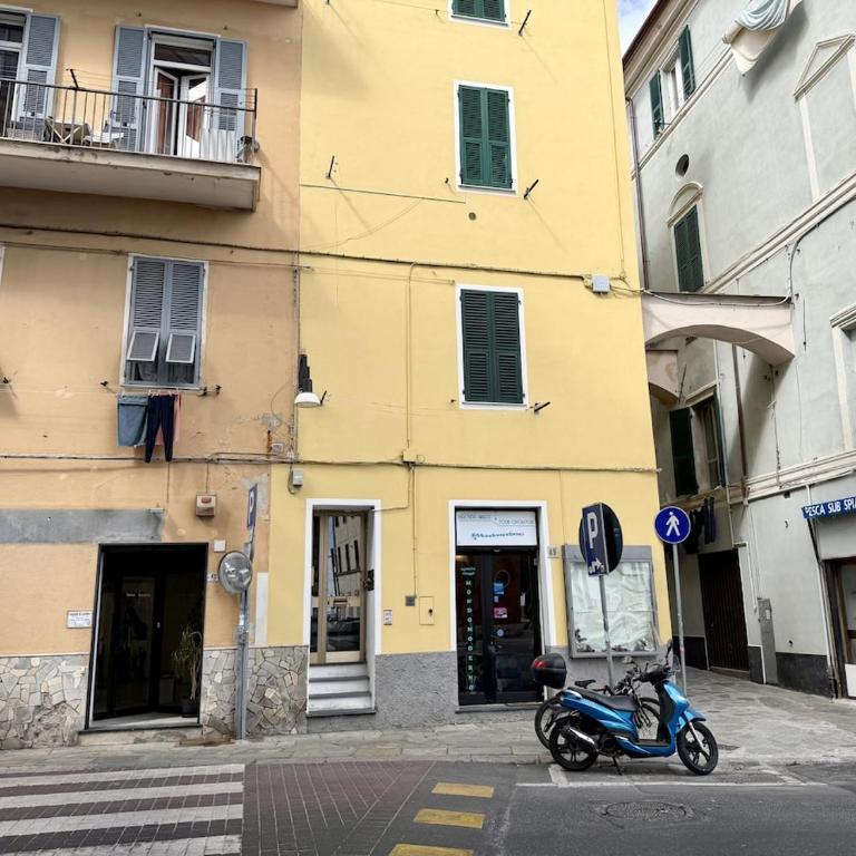 HOST4U - Casa Teresa Apartment front Beaches in Imperia City Centre - Appartamento con 2 Camere da Letto e Vista Mare - 20
