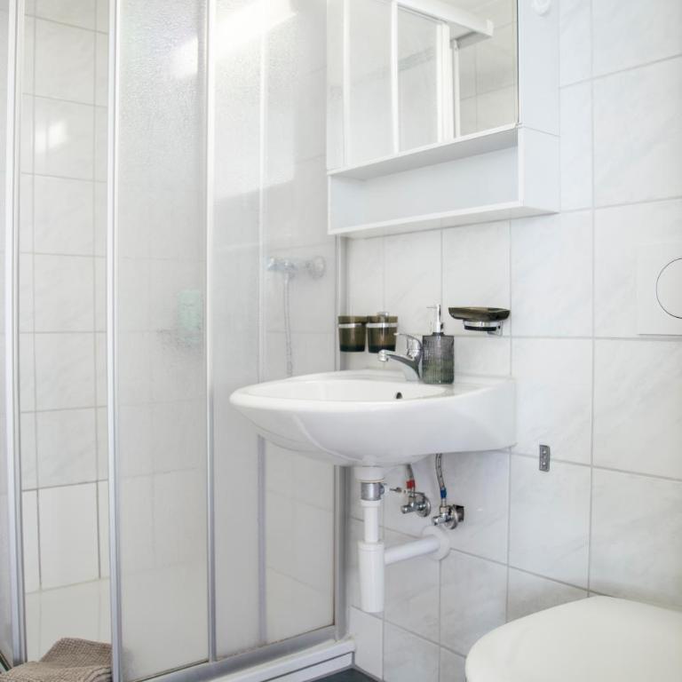 Nimbuzzz Apartments - Studio - 13