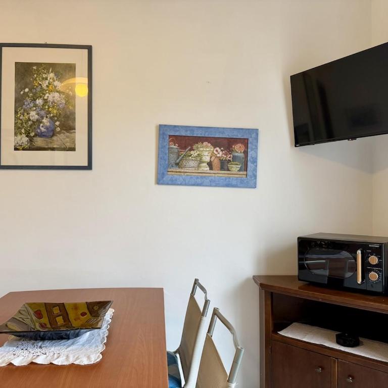 HOST4U DIANO MARINA - Casa Antonietta, a pochi passi dal Centro e dalle Spiagge, Parcheggio libero nell'area residenziale - Appartamento con 1 Camera da Letto e Vista Giardino - 10