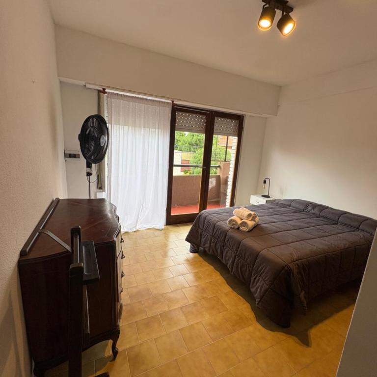 4 ambientes a 3 cuadras de la playa con parrilla y cochera - Totalmente renovado!! - Three-Bedroom Apartment - 32