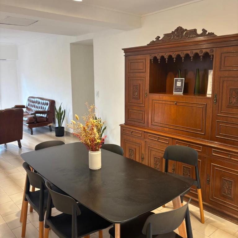 4 ambientes a 3 cuadras de la playa con parrilla y cochera - Totalmente renovado!! - Three-Bedroom Apartment - 3