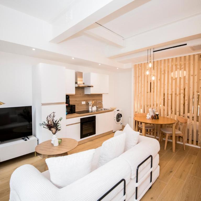 Mahon 1BR Superior Apartment - Quiet, Near Tram, Metro, Duomo, Station - Appartamento Superior con 1 Camera da Letto - 1