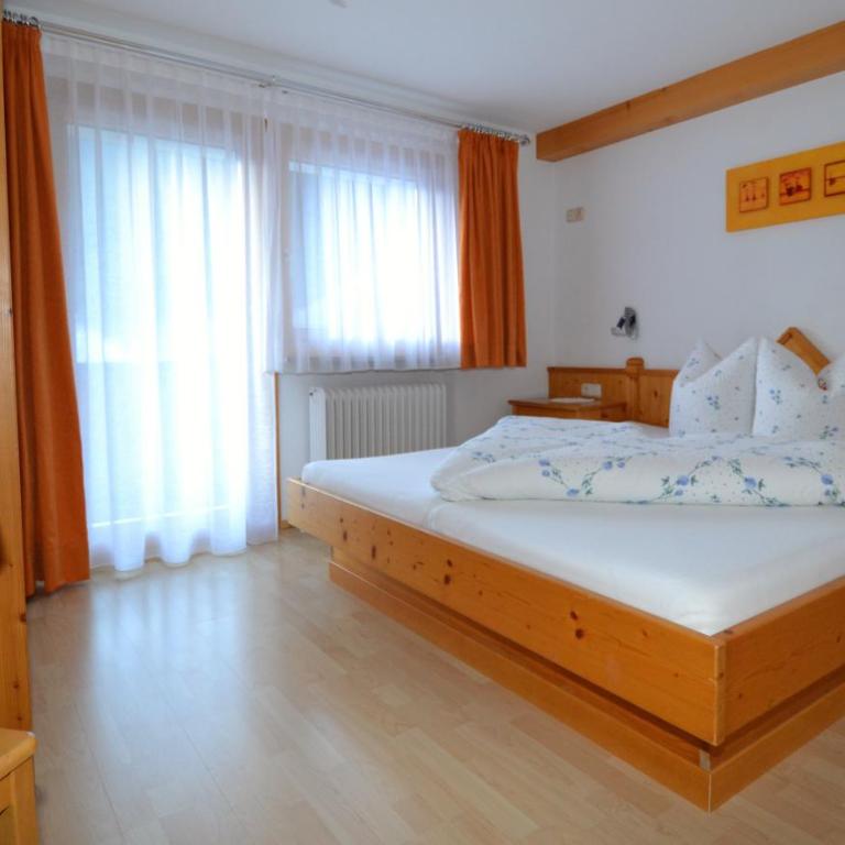 Pension Christine - Doppelzimmer mit Bergblick - 2