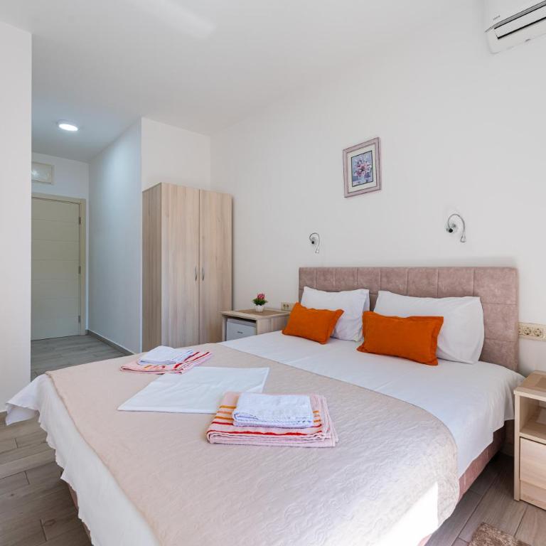 Villa Ines - Dvokrevetna Soba sa Bračnim Krevetom i Balkonom - 12