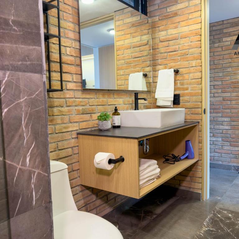 Spacious Loft with View and Balcony in Midtown Providencia 702 - Apartamento de 1 dormitorio - 4