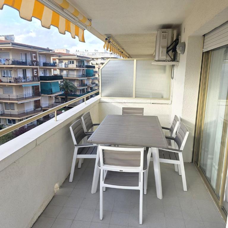 Apartamento Paradís Park - Piscina y Playa - Two-Bedroom Apartment - 29