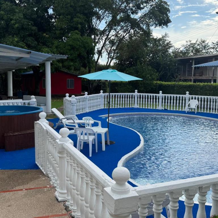 Quinta con Jacuzzi, Cancha de fútbol y Bolirana - Casa de 5 dormitorios - 17