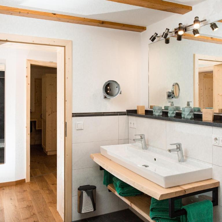 Gästehaus Sägfeiler - Apartment mit 2 Schlafzimmern und Balkon - 10